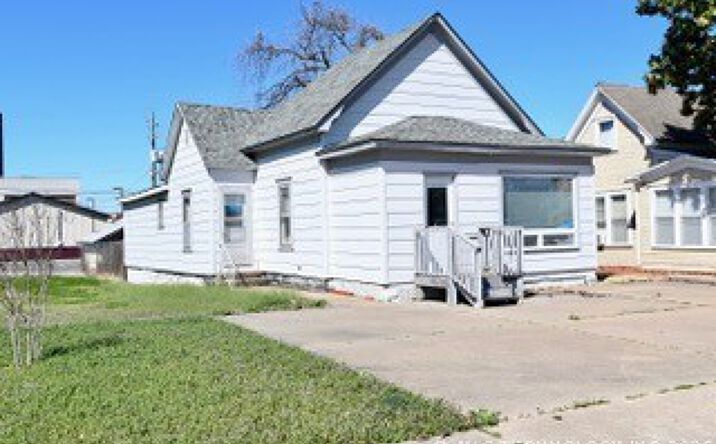 Pictures of Office, Retail property located at 317 SE Delaware Avenue, Bartlesville, OK 74003 for sales - image #1