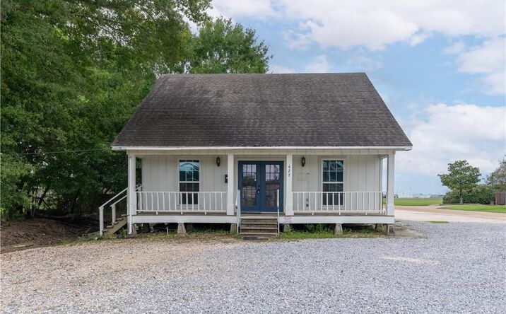Pictures of Retail, Office property located at 1427 Elton Road, Jennings, LA 70546 for sales - image #1