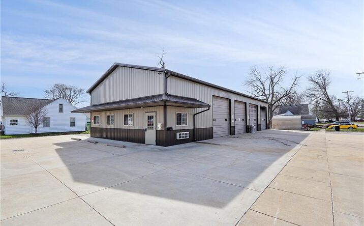 Pictures of Special Purpose property located at 3121 Marshall Ave, Mattoon, IL 61938 for sales - image #1
