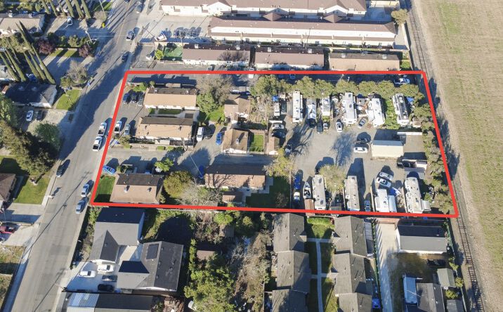 Pictures of Multifamily property located at 871 Vermont Ave, Turlock, CA 95380 for sales - image #1
