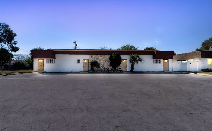 Pictures of Mixed Use, Office property located at 1152 52nd Ave S, St. Petersburg, FL 33705 for sales - image #1