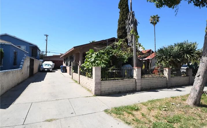 Pictures of Multifamily property located at 1731 Gaviota Avenue, Long Beach, CA 90813 for sales - image #1