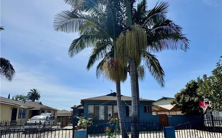 Pictures of Multifamily property located at 904 E Stockton, Compton, CA 90221 for sales - image #1