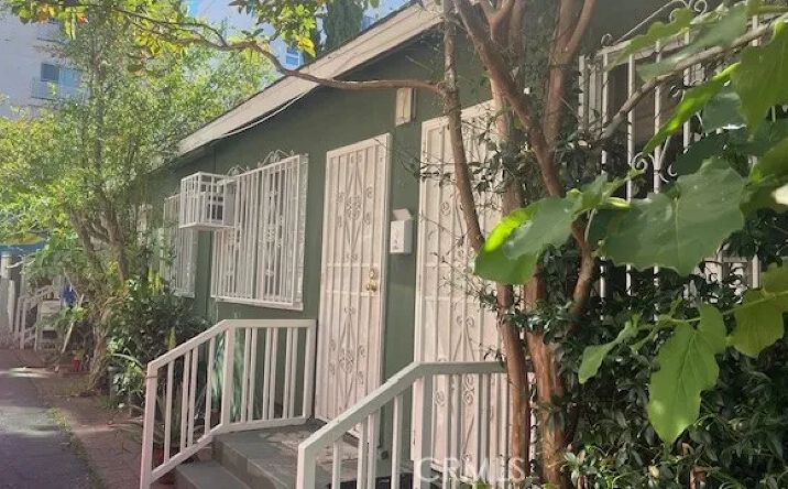 Pictures of Multifamily property located at 1028 S Kenmore, Los Angeles, CA 90006 for sales - image #1
