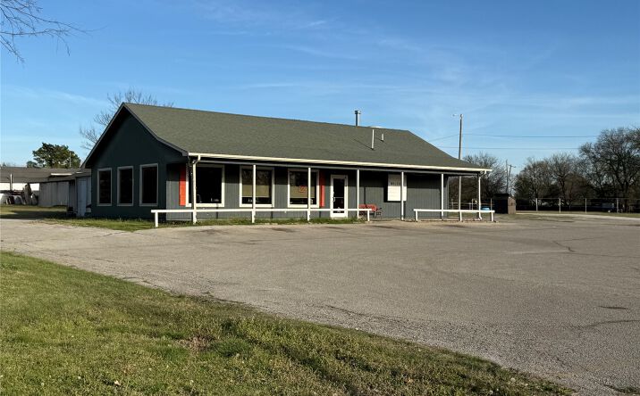 Pictures of Business for Sale, Office, Retail property located at 1008 N Highway 77, Marietta, OK 73448 for sales - image #1