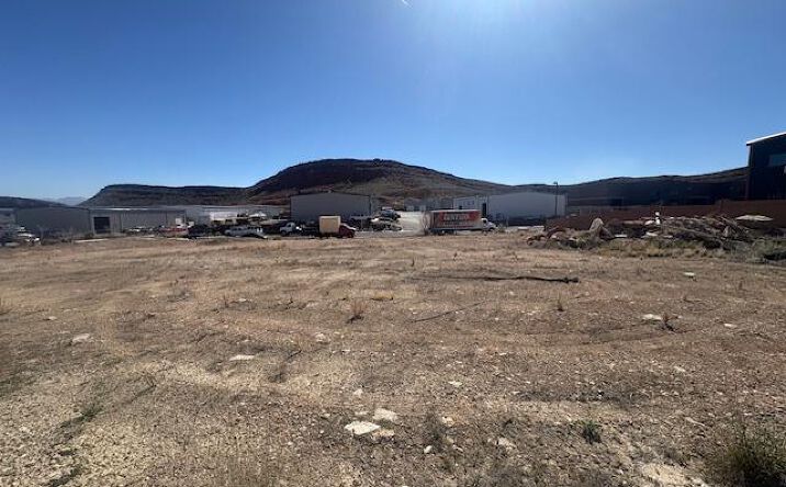 Pictures of Industrial property located at 425 S COMMERCE ST, Hurricane, UT 84737 for sales - image #1