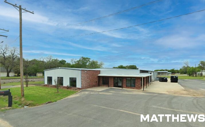 Pictures of Industrial, Retail property located at 224 W Division St, Pilot Point, TX 76258 for sales - image #1