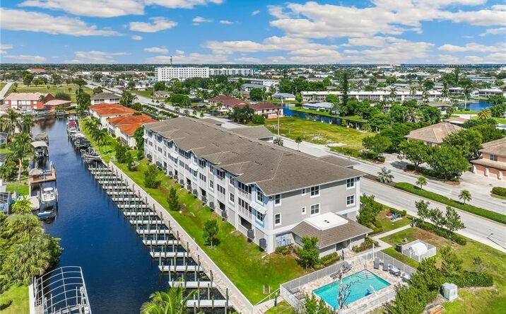 Pictures of Multifamily property located at 5126 Coronado Pkwy, Cape Coral, FL 33904 for sales - image #1