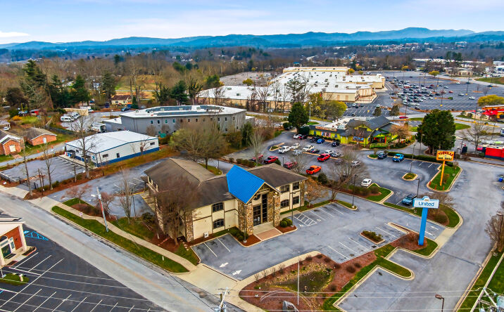Pictures of Office, Retail property located at 101 Jack St, Hendersonville, NC 28792 for sales - image #1