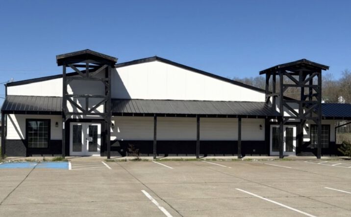 Pictures of Industrial, Mixed Use, Office, Retail property located at 201 Willow Ave, Waverly, TN 37185 for sales - image #1