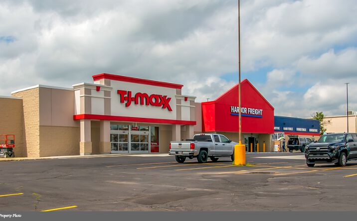 Pictures of Retail property located at 446 18th St W, Dickinson, ND 58601 for sales - image #1
