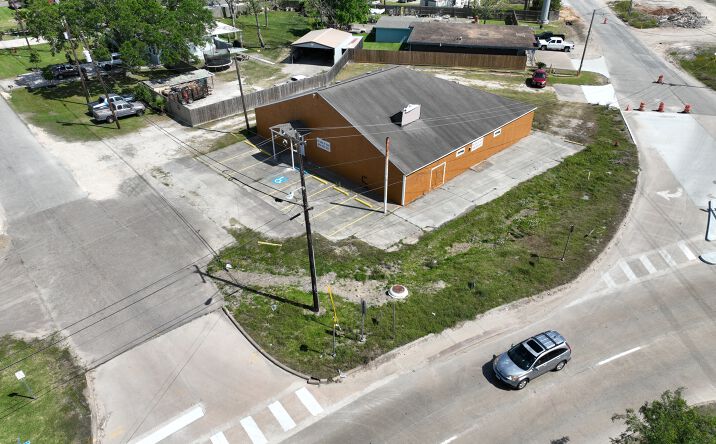 Pictures of Office, Retail property located at 4200 42nd St E, Dickinson, TX 77539 for sales - image #1