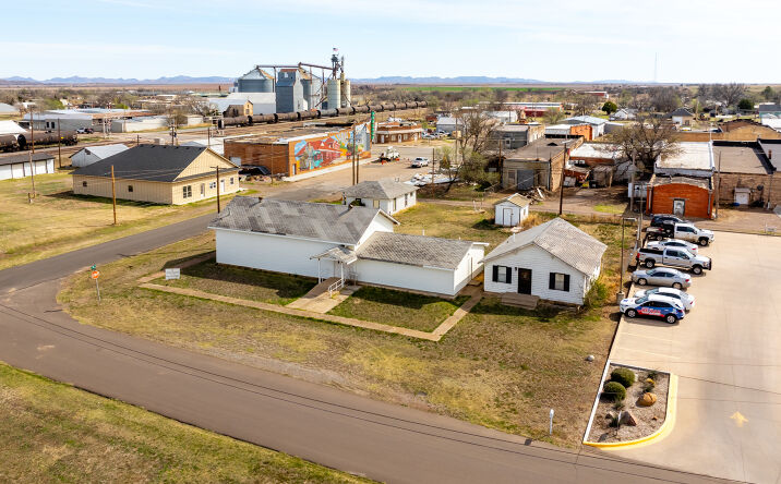 Pictures of Office property located at 602 D St, Snyder, OK 73566 for sales - image #1