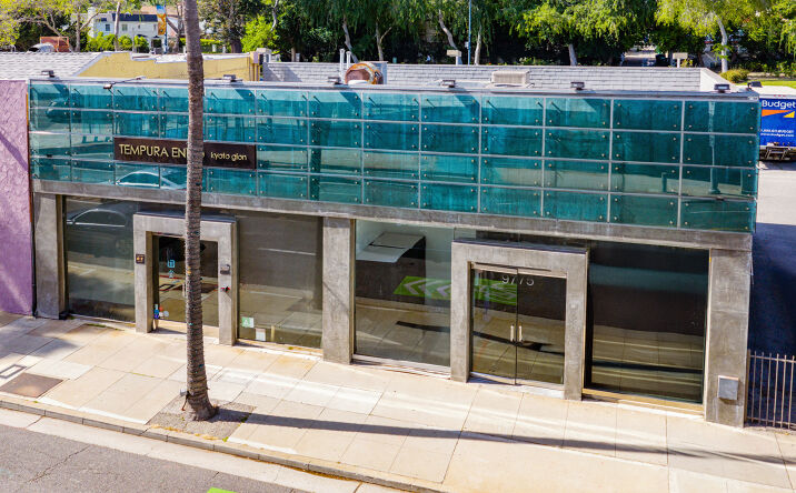 Pictures of Retail property located at 9775 S Santa Monica Blvd, Beverly Hills, CA 90212 for sales - image #1