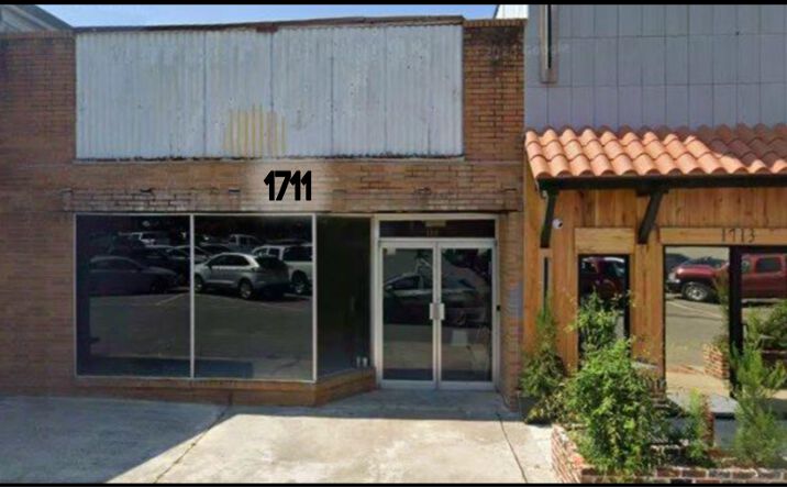 Pictures of Retail property located at 1711 Watson Blvd, Warner Robins, GA 31093 for sales - image #1