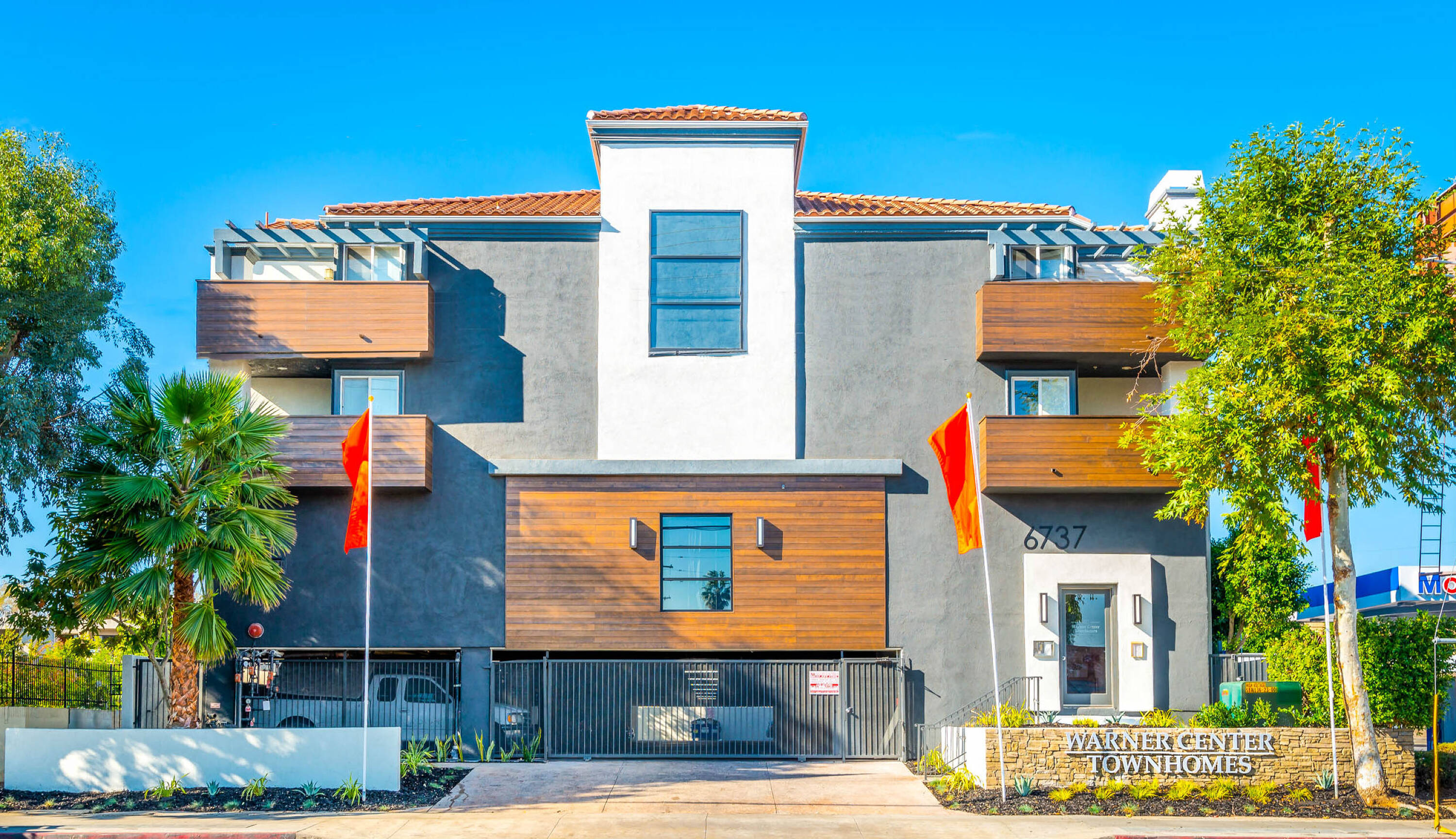 6737 De Soto Ave  