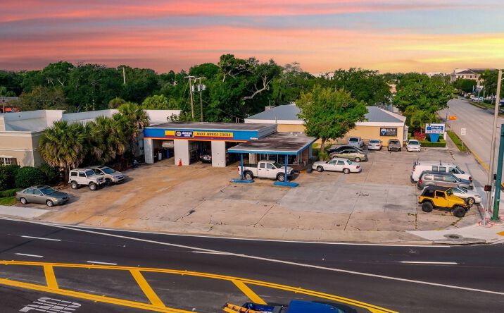 Pictures of Retail property located at 2025 US-1, Vero Beach, FL 32960 for sales - image #1