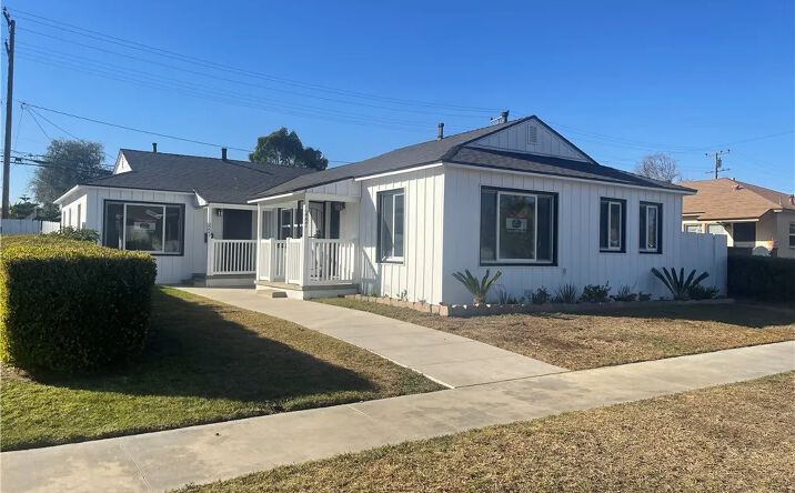 Pictures of Multifamily property located at 2221 Granada, Long Beach, CA 90815 for sales - image #1