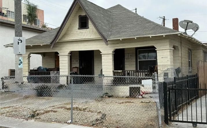 Pictures of Multifamily property located at 237 W 50th, Los Angeles, CA 90037 for sales - image #1