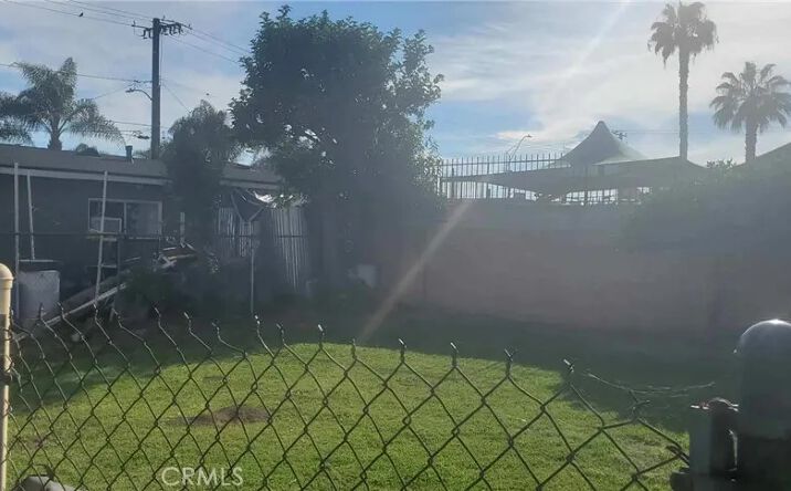 Pictures of Multifamily property located at 12063-12067 Peach, Lynwood, CA 90262 for sales - image #1