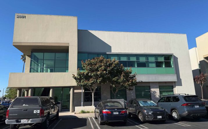 Pictures of Office property located at 2861 N Ventura Rd, Oxnard, CA 93036 for sales - image #1
