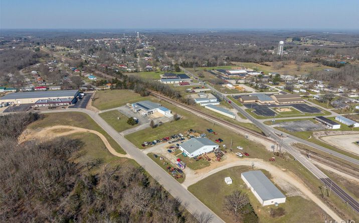 Pictures of Retail property located at 2 Industrial Road, Richland, MO 65556 for sales - image #1