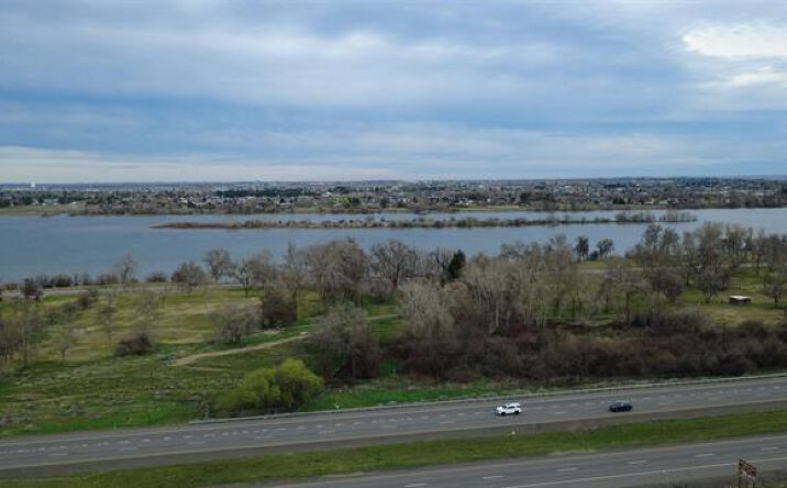 Pictures of Multifamily property located at 6109/6111 W Arrowhead, Kennewick, WA 99336 for sales - image #1