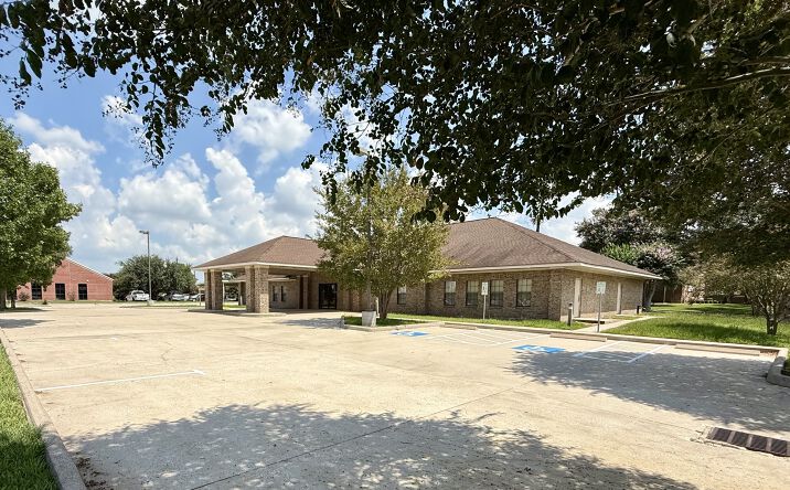 Pictures of Office property located at 1020 Birdsong Dr, Baytown, TX 77521 for sales - image #1