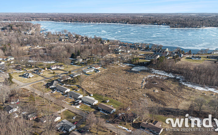Pictures of Multifamily property located at 7226 Little Paw Paw Lake Rd, Coloma, MI 49038 for sales - image #1