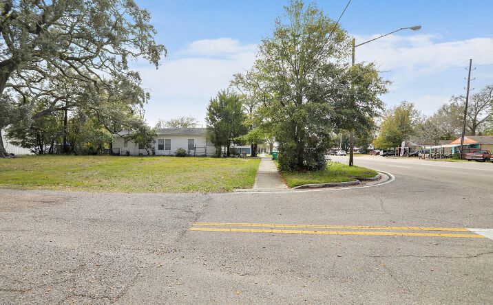 Pictures of Land property located at 1722 30th Ave, Gulfport, MS 39501 for sales - image #1