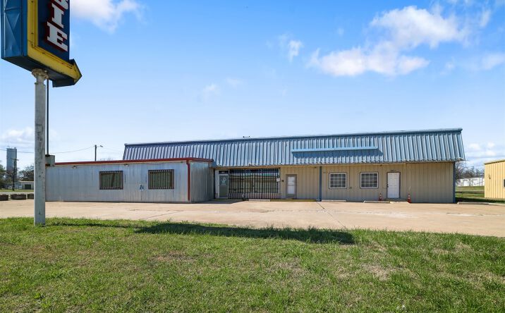 Pictures of Retail, Office property located at 303 N Service Road, Calera, OK 74730 for sales - image #1
