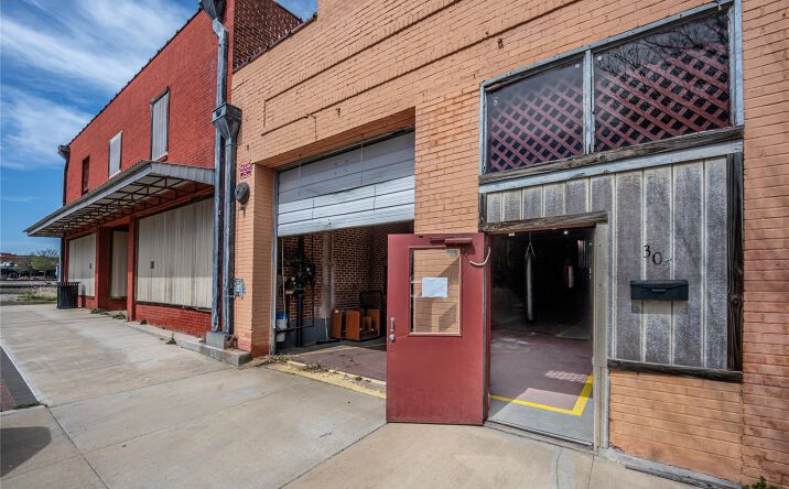 Pictures of Mixed Use property located at 305 E Main, Ardmore, OK 73401 for sales - image #1