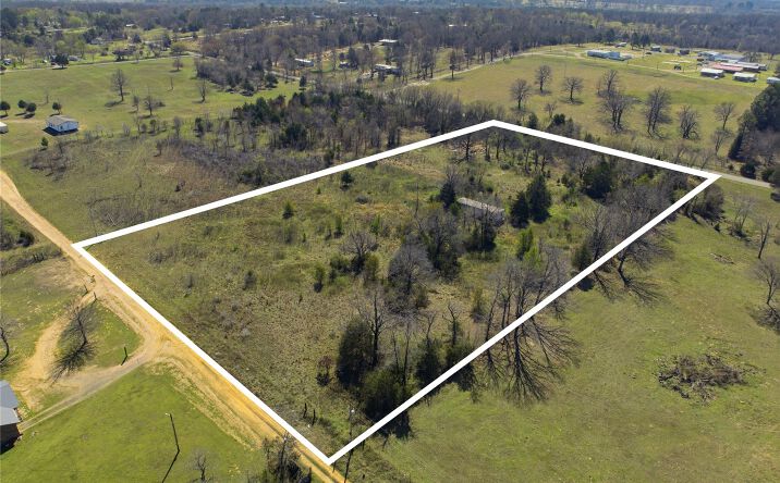 Pictures of Land property located at 473365 E 1050 Road, Muldrow, OK 74948 for sales - image #1