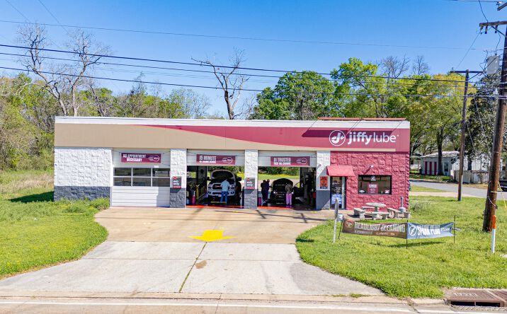 Pictures of Retail property located at 1333 E Main St, Ville Platte, LA 70586 for sales - image #1