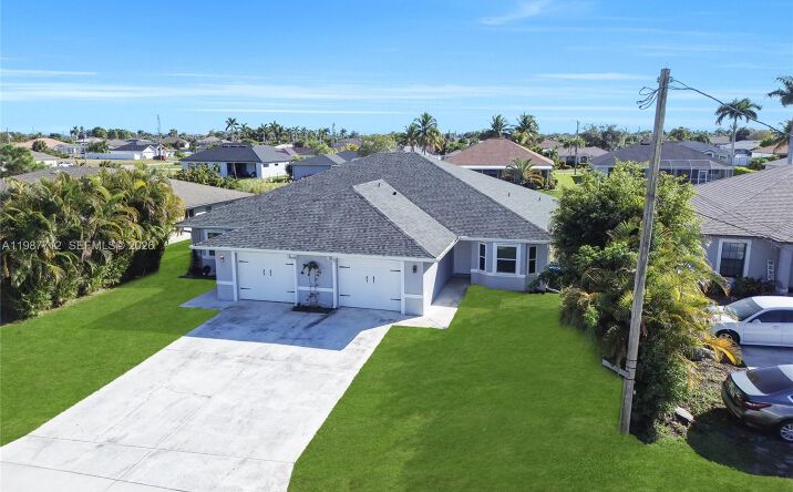 Pictures of Multifamily property located at 2032 NE 6th st, Other City - In The State Of Florida, FL 33909 for sales - image #1