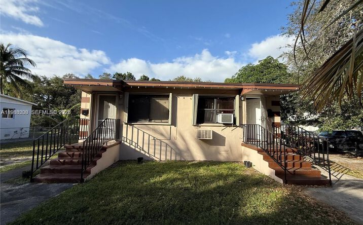 Pictures of Multifamily property located at 551-553 NE 133rd St, North Miami, FL 33161 for sales - image #1