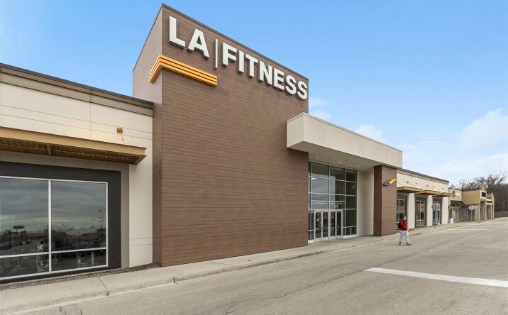 Pictures of Retail property located at 401-581 E Roosevelt Rd, Lombard, IL 60148 for sales - image #1