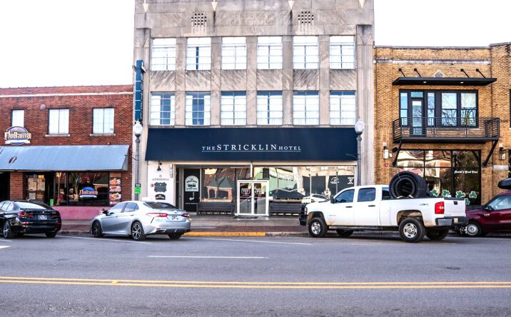 Pictures of Mixed Use property located at 315 N Court St, Florence, AL 35630 for sales - image #1