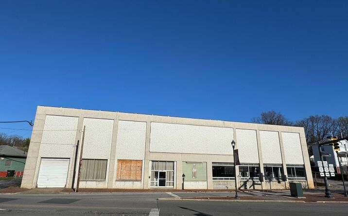 Pictures of Mixed Use, Office, Retail property located at 709 N Augusta St, Staunton, VA 24401 for sales - image #1