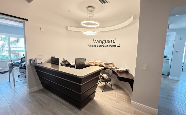 Pictures of Office property located at 750 11th St S, Naples, FL 34102 for sales - image #1