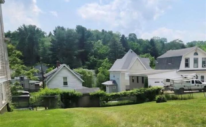 Pictures of Land property located at 644 E Maiden St, Washington, PA 15301 for sales - image #1