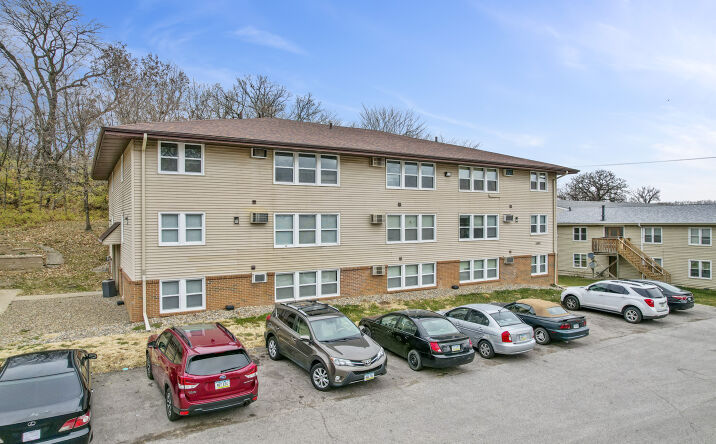 Pictures of Multifamily property located at 2525 Clarkson Ave, Des Moines, IA 50310 for sales - image #1