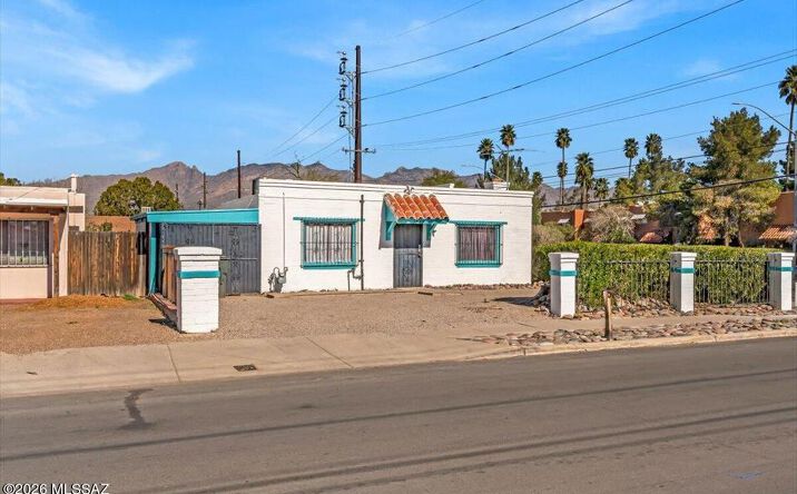 Pictures of Office property located at 2901 N Alvernon Way, Tucson, AZ 85712 for sales - image #1
