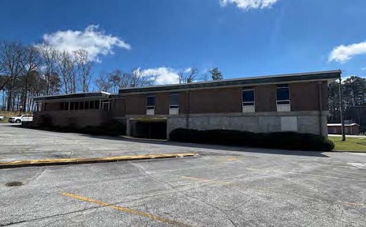 Pictures of Office property located at 504 W Memorial Dr, Dallas, GA 30132 for sales - image #1