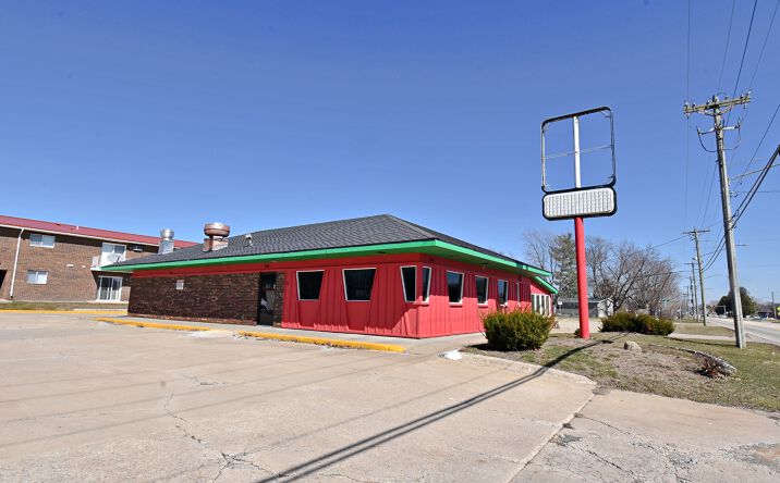 Pictures of Retail property located at 1640 1st St W, Independence, IA 50644 for sales - image #1