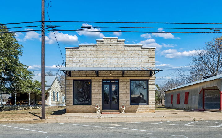 Pictures of Retail property located at 606 High St, Comfort, TX 78013 for sales - image #1