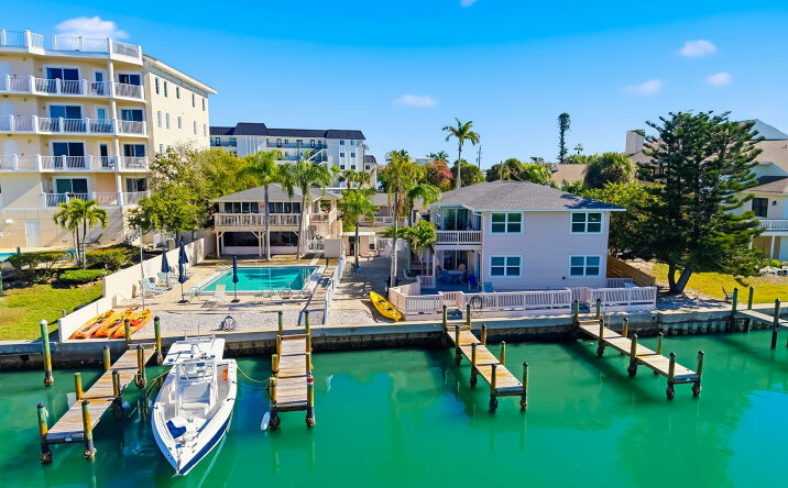 Pictures of Multifamily property located at 9022 Midnight Pass Rd, Sarasota, FL 34242 for sales - image #1
