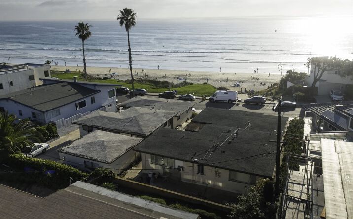 Pictures of Multifamily property located at 4933-35 Ocean Boulevard, San Diego, CA 92109 for sales - image #1