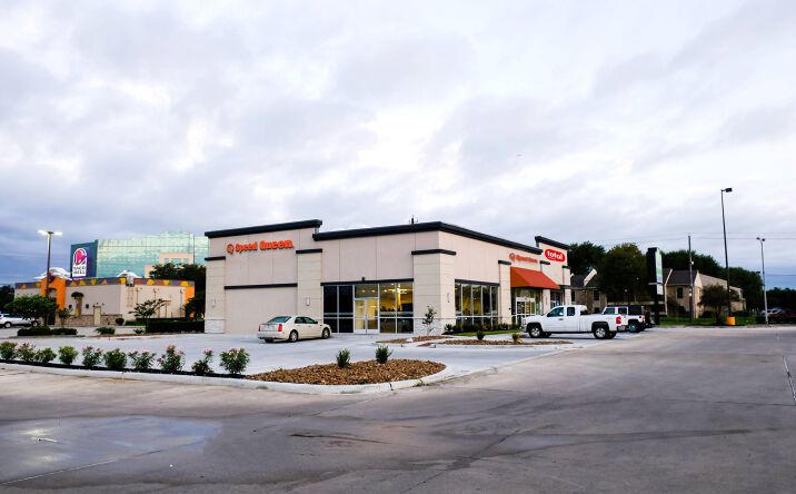 Pictures of Retail property located at 951 Rollingbrook Dr, Baytown, TX 77521 for sales - image #1