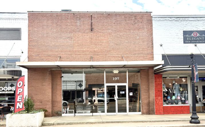 Pictures of Mixed Use, Office, Retail property located at 107 Jefferson St, Pittsburg, TX 75686 for sales - image #1